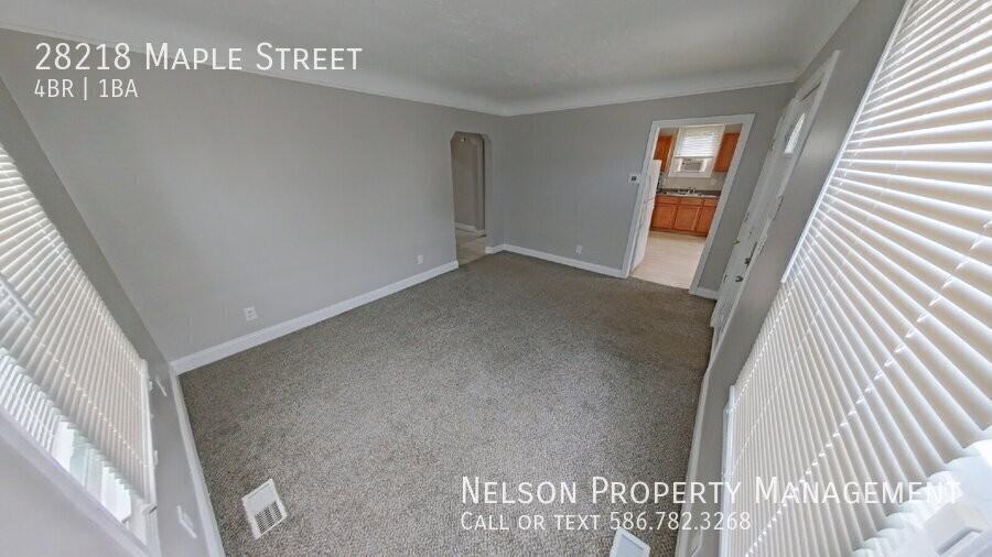 28218 Maple St - Photo 2 of 12