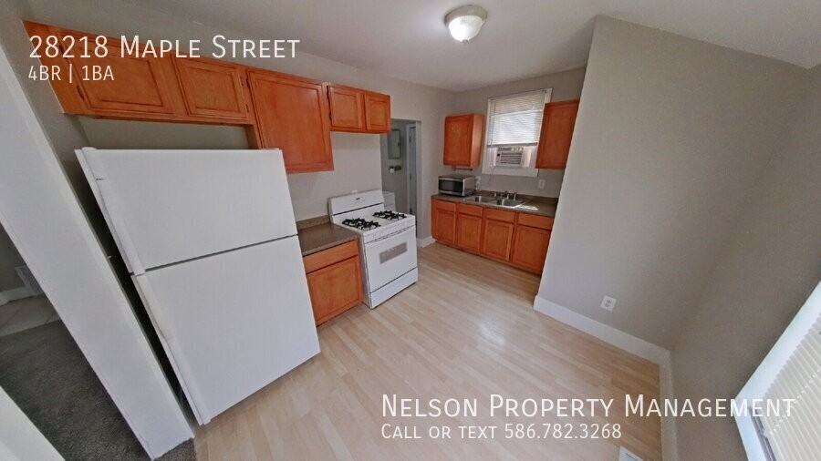 28218 Maple St - Photo 4 of 12