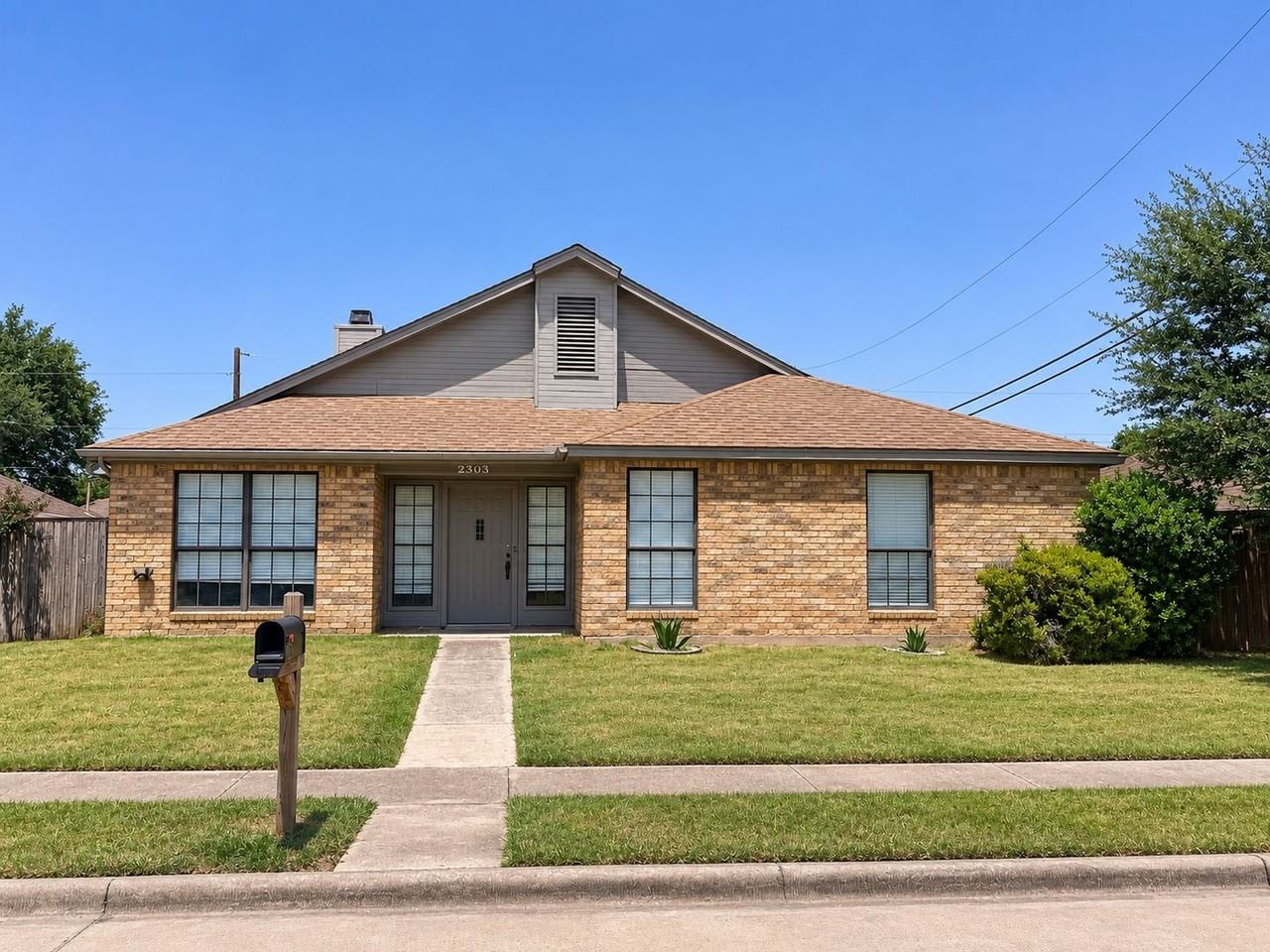 2303 Markland St - Photo 2 of 21
