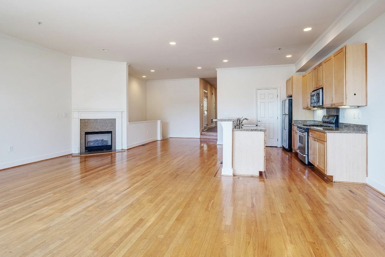 631 Pennsylvania Ave - Photo 2 of 33
