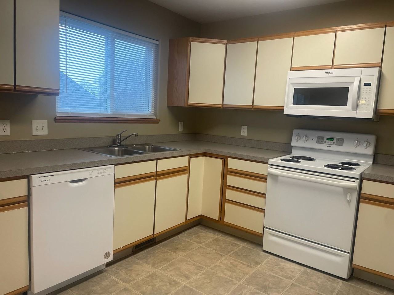 6630 Shadow Pines Pl - Photo 2 of 28