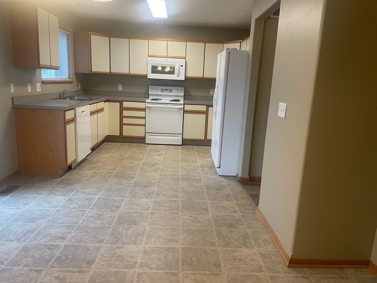 6630 Shadow Pines Pl - Photo 3 of 28