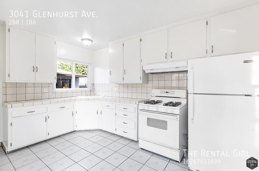 3041 Glenhurst Ave - Photo 4 of 12