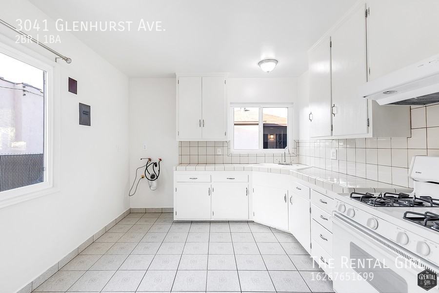 3041 Glenhurst Ave - Photo 5 of 12