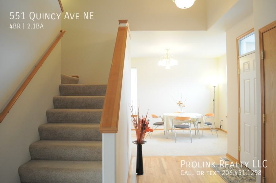 551 Quincy Ave Ne - Photo 5 of 32