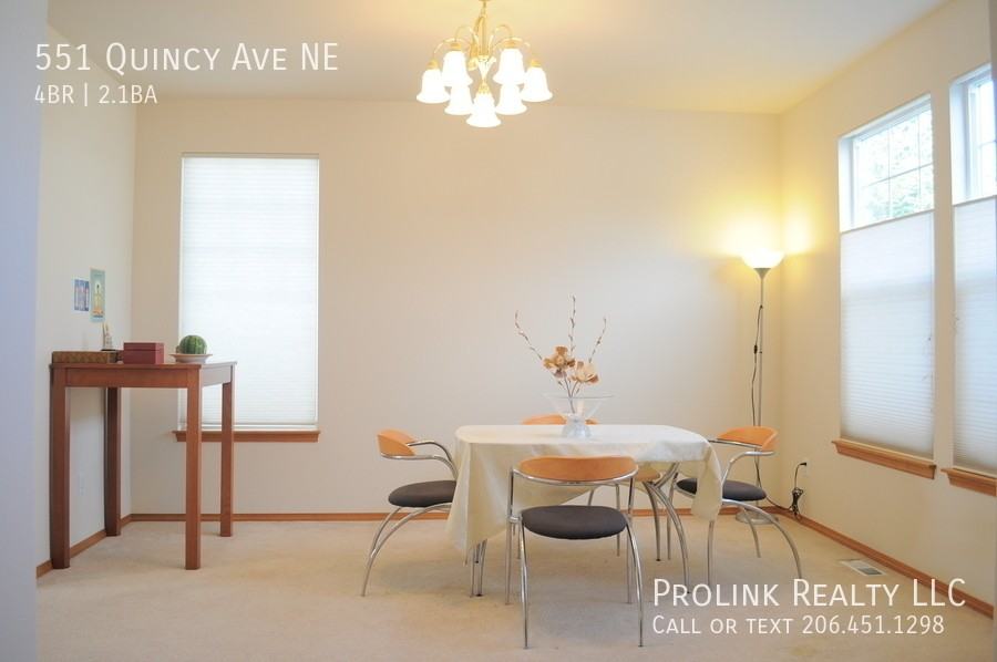 551 Quincy Ave Ne - Photo 6 of 32