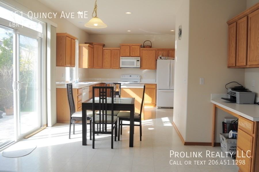 551 Quincy Ave Ne - Photo 7 of 32