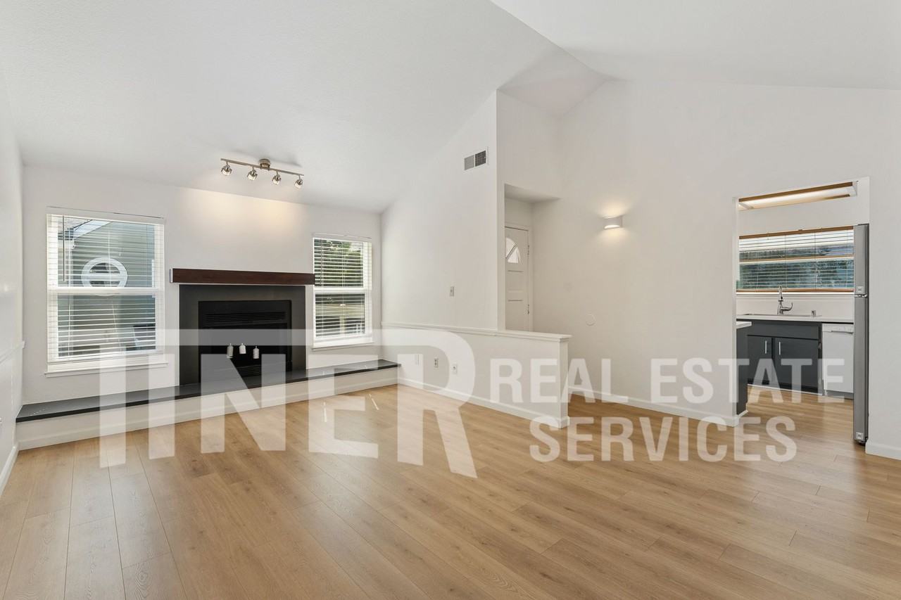 1533 Hood Rd #B - Photo 3 of 23