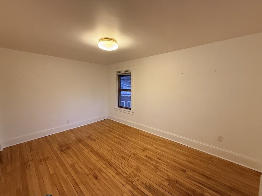 942 942 N 89th Ave #102 - Photo 3 of 11