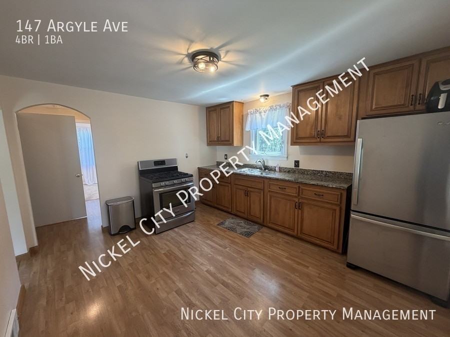 147 Argyle Ave - Photo 3 of 15