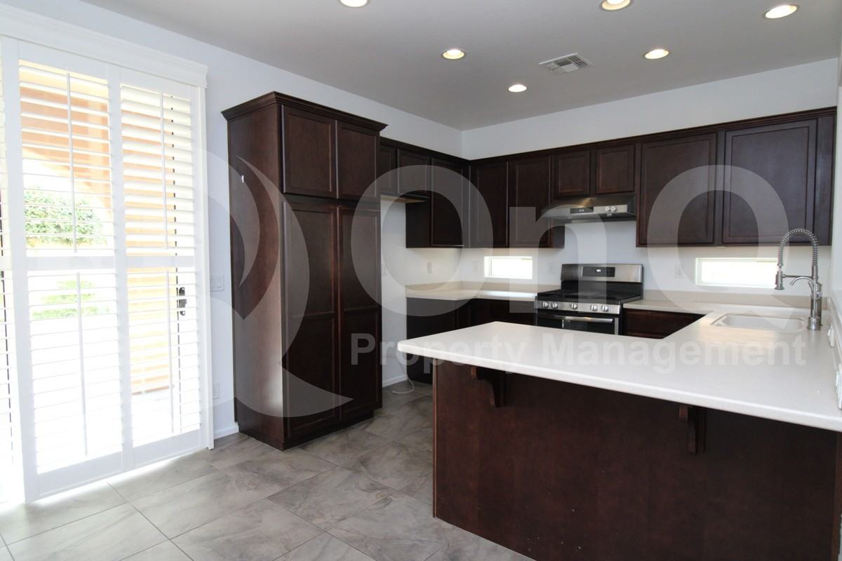 9134 S Roberts Rd - Photo 3 of 30