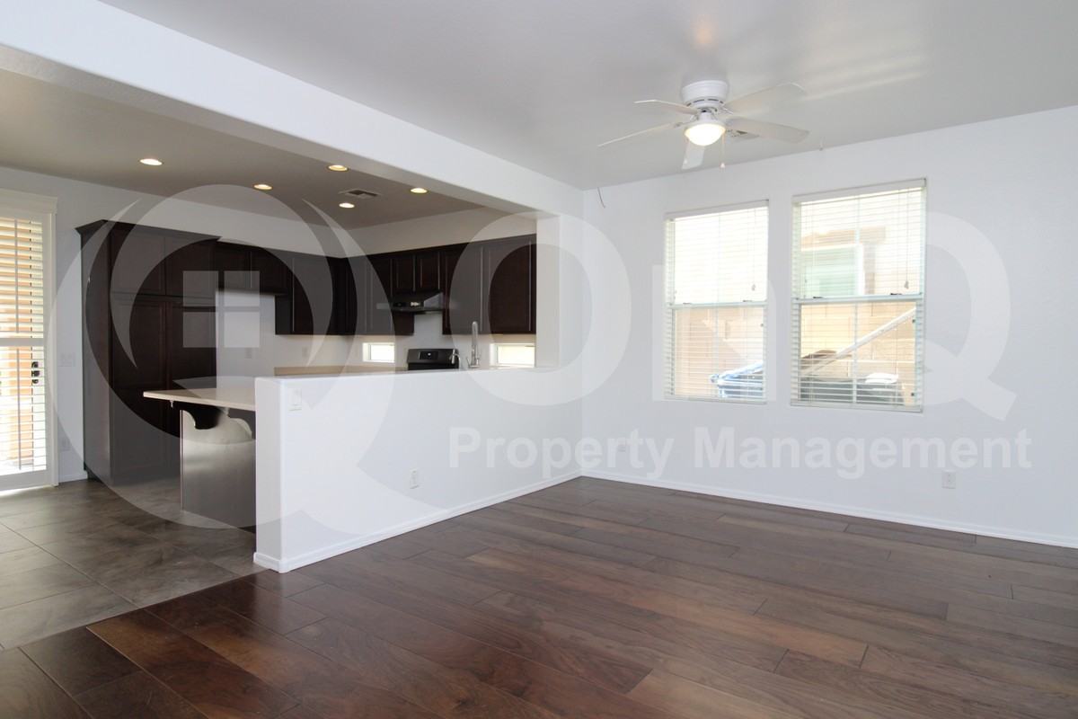 9134 S Roberts Rd - Photo 5 of 30