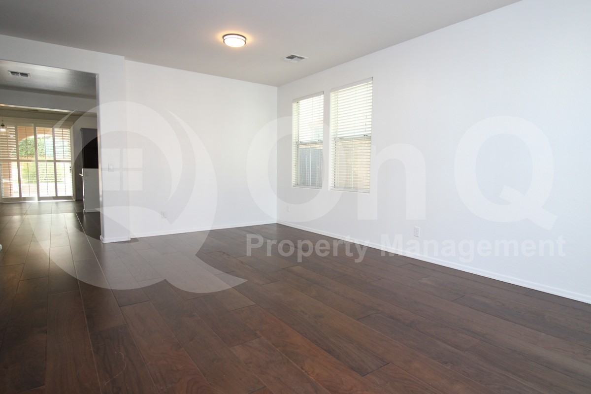 9134 S Roberts Rd - Photo 6 of 30