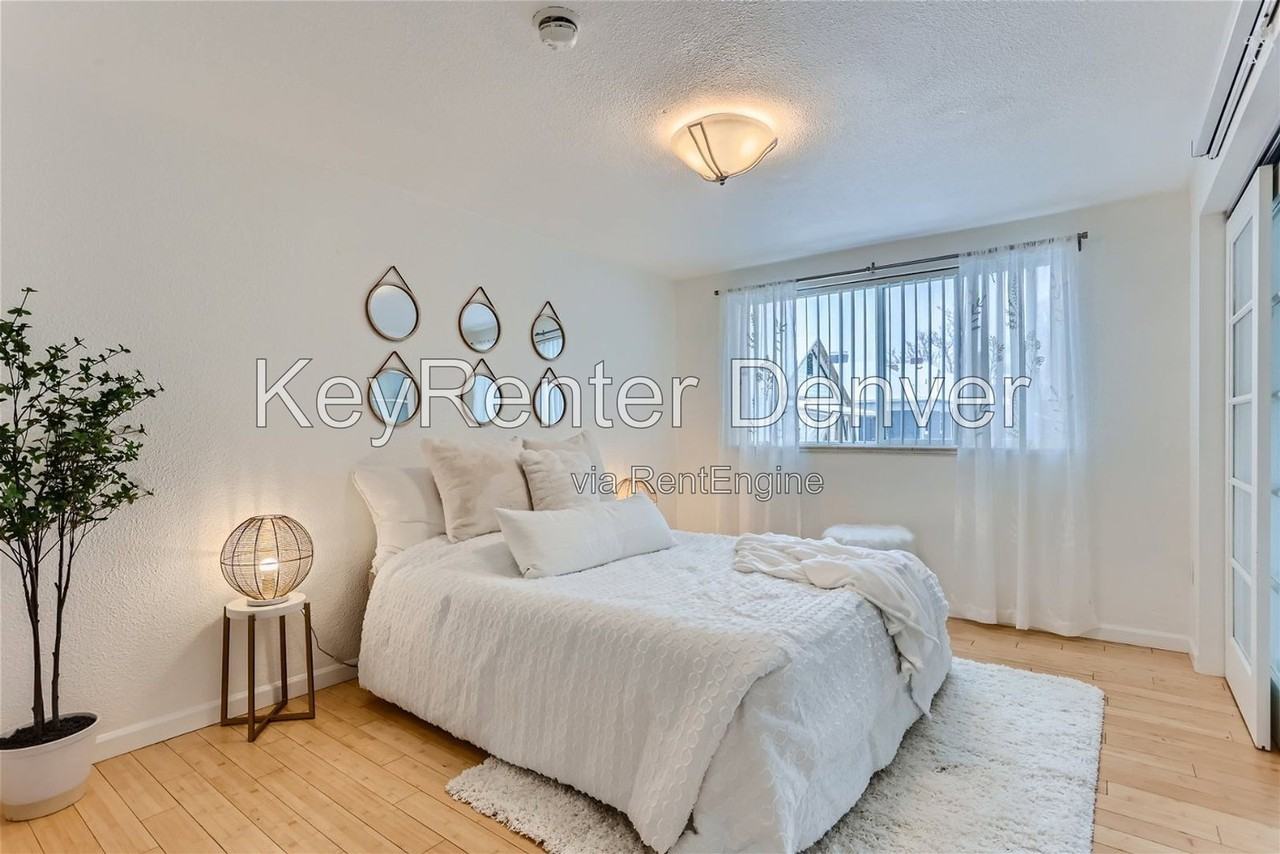 1032 N Clarkson St #307 - Photo 7 of 24