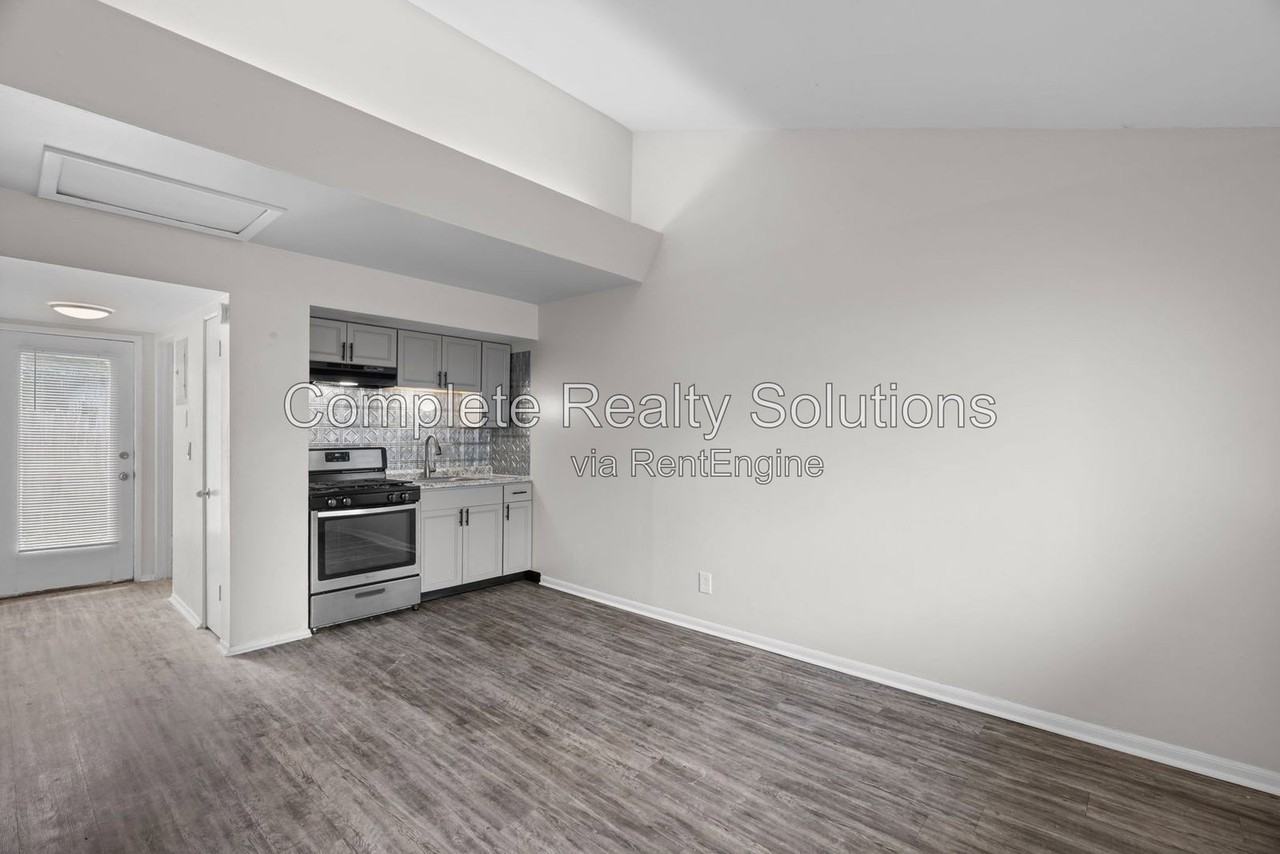 2323 Woodson Rd #E - Photo 5 of 14