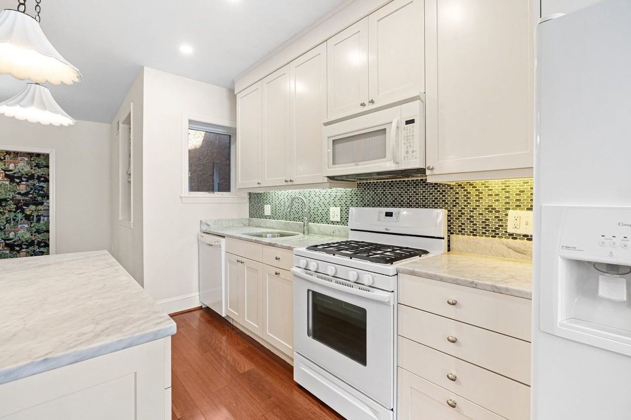 621 Pine St #1 - Photo 4 of 28