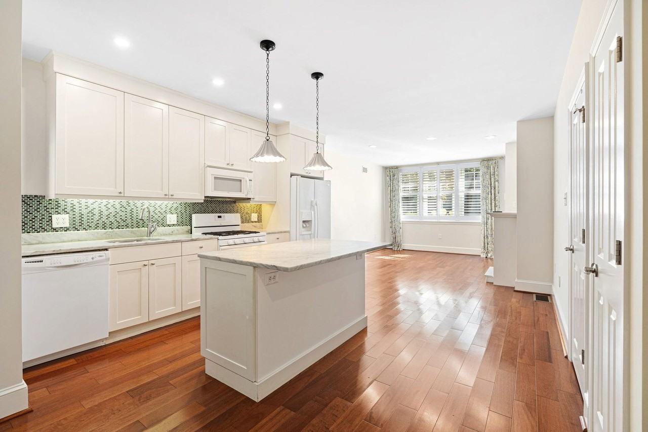 621 Pine St #1 - Photo 5 of 28