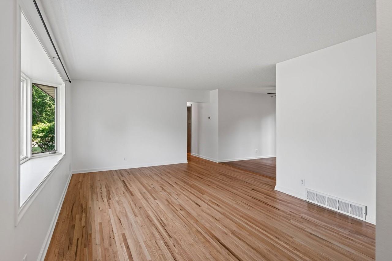 2036 Coral Ln - Photo 5 of 31