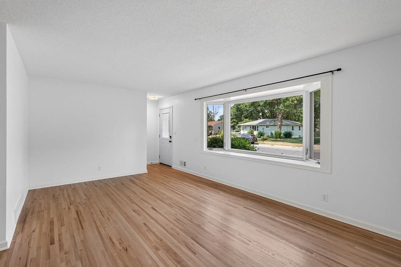 2036 Coral Ln - Photo 6 of 31