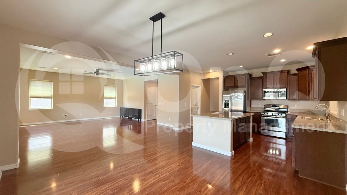 1142 E Sourwood Dr - Photo 5 of 25