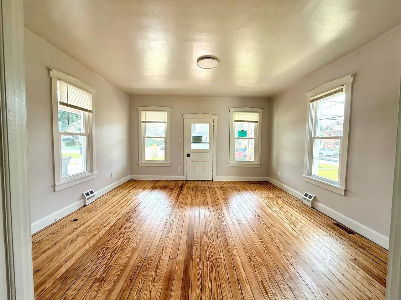 37 N Kinzer Rd - Photo 2 of 22