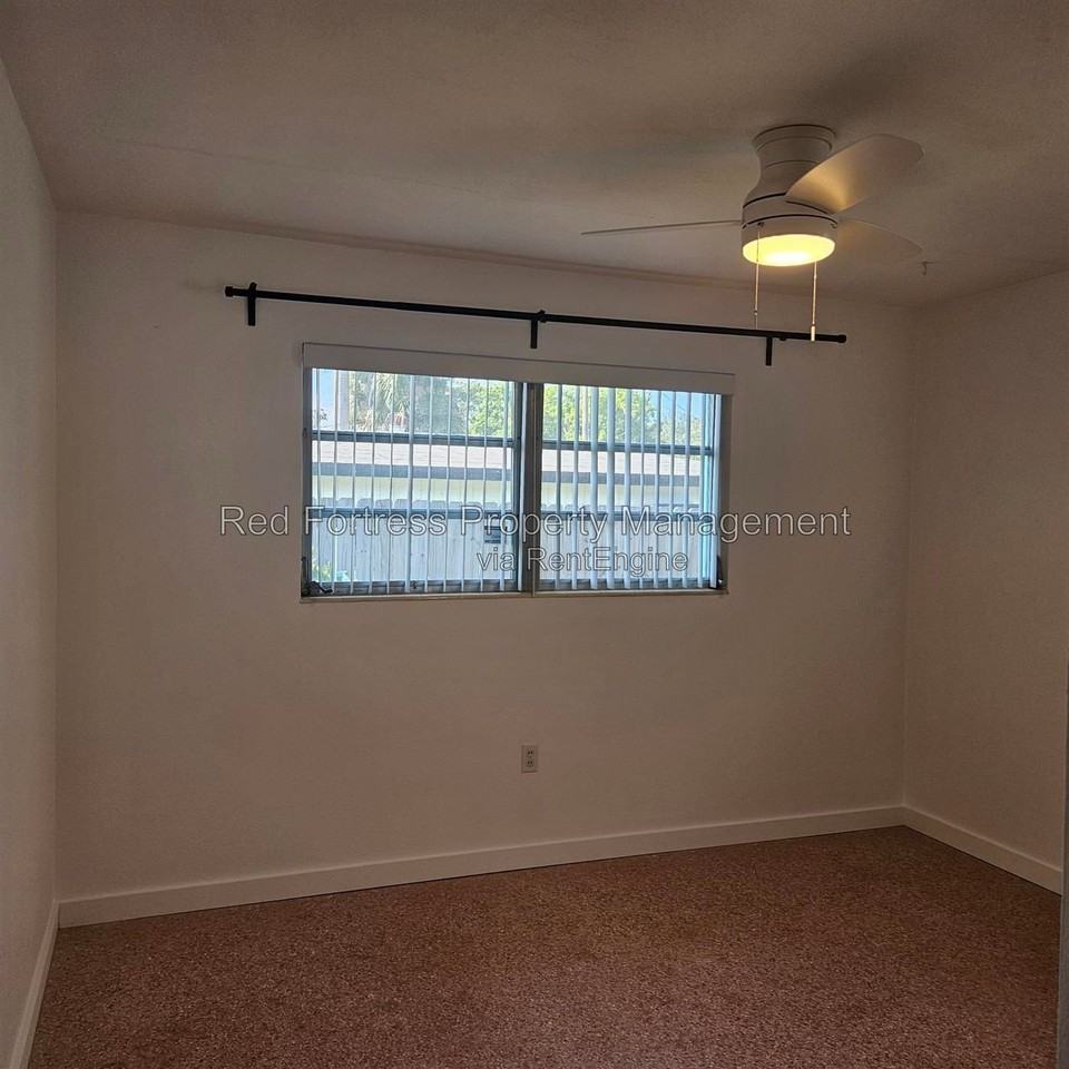 1531 Grace Ave - Photo 2 of 10