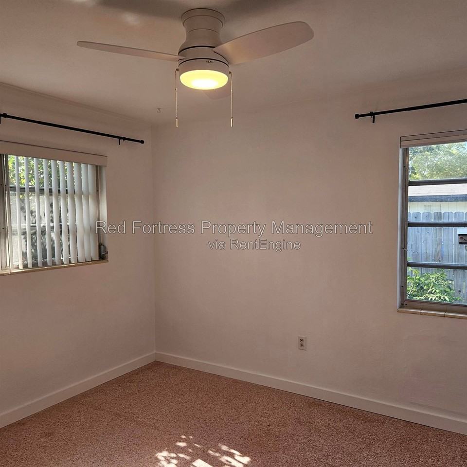 1531 Grace Ave - Photo 3 of 10
