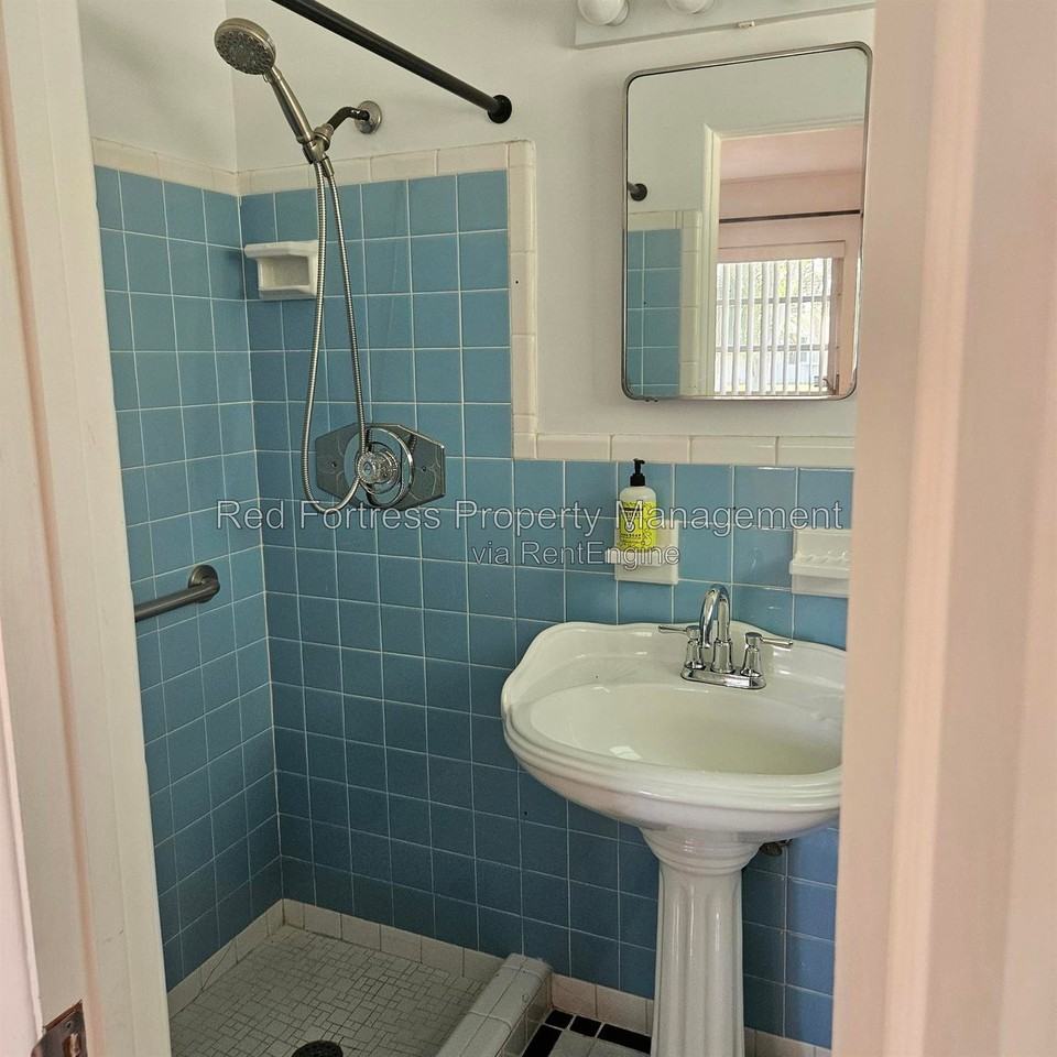 1531 Grace Ave - Photo 6 of 10