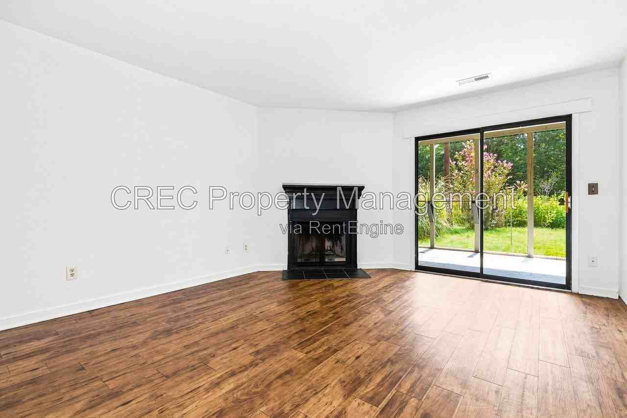 2736 Jobee Dr #3 - Photo 3 of 18