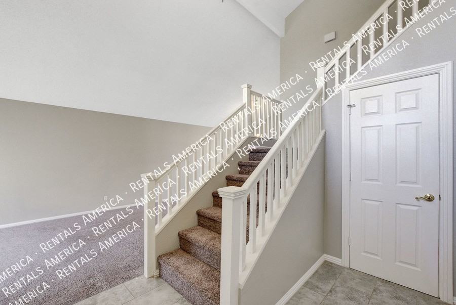 319 Simon Bolivar Dr - Photo 2 of 43