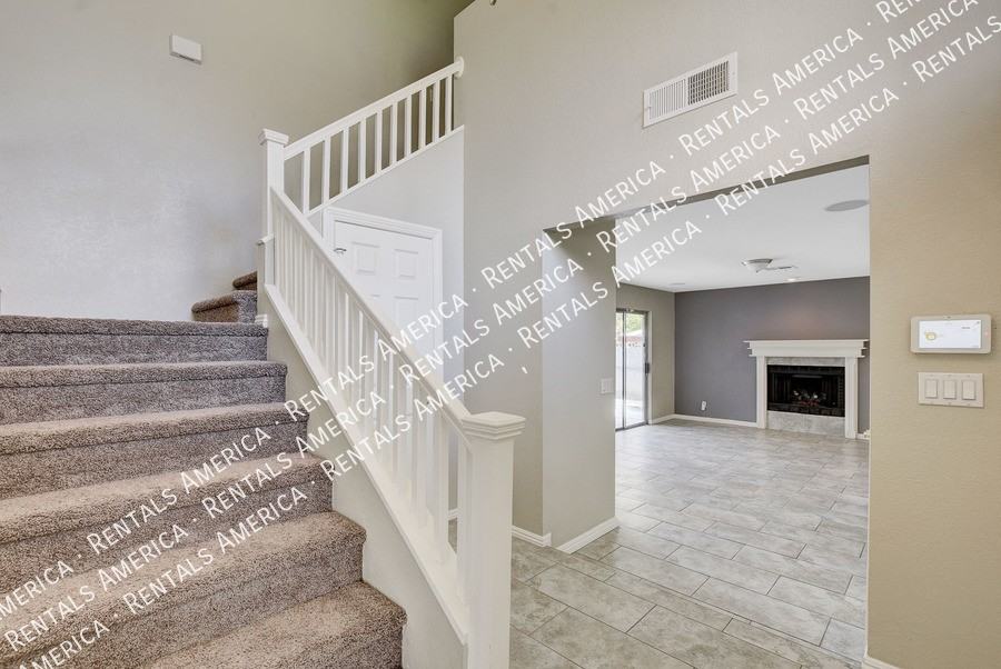319 Simon Bolivar Dr - Photo 3 of 43