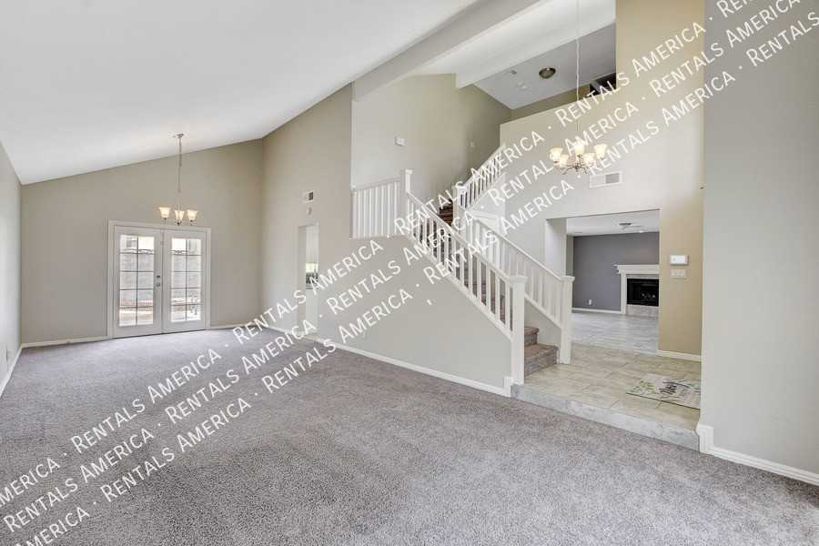 319 Simon Bolivar Dr - Photo 5 of 43