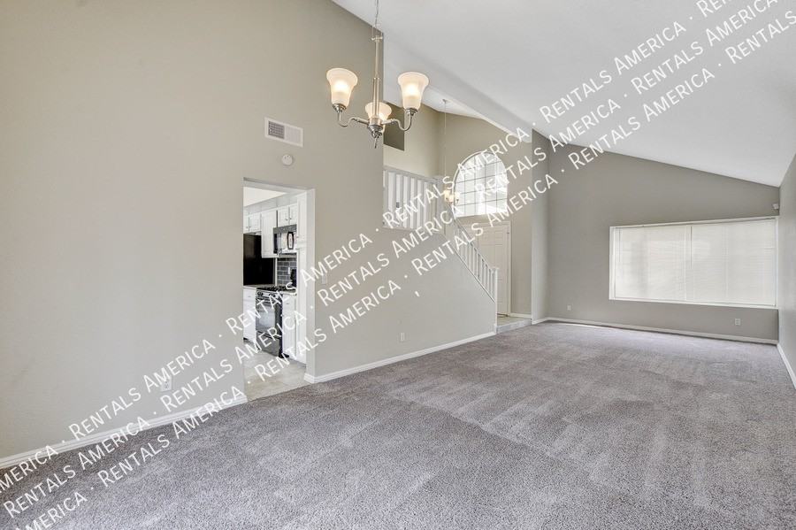 319 Simon Bolivar Dr - Photo 6 of 43