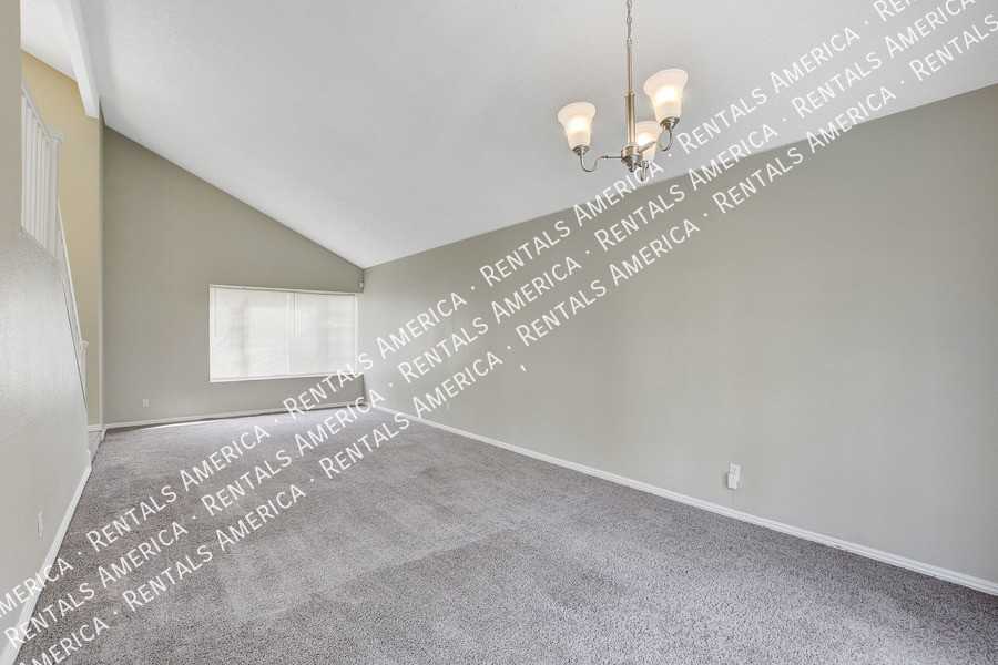 319 Simon Bolivar Dr - Photo 7 of 43