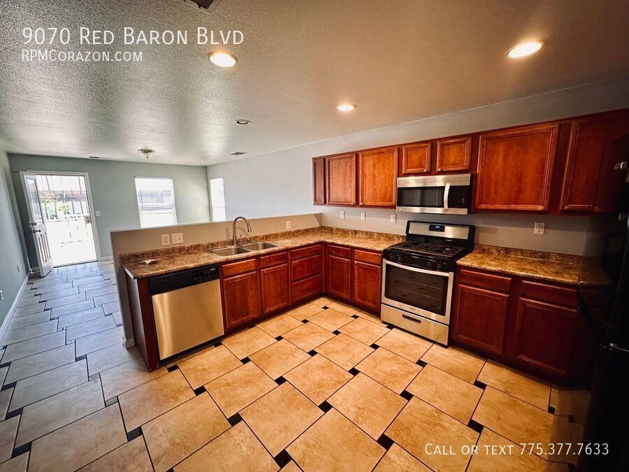 9070 Red Baron Blvd - Photo 4 of 23