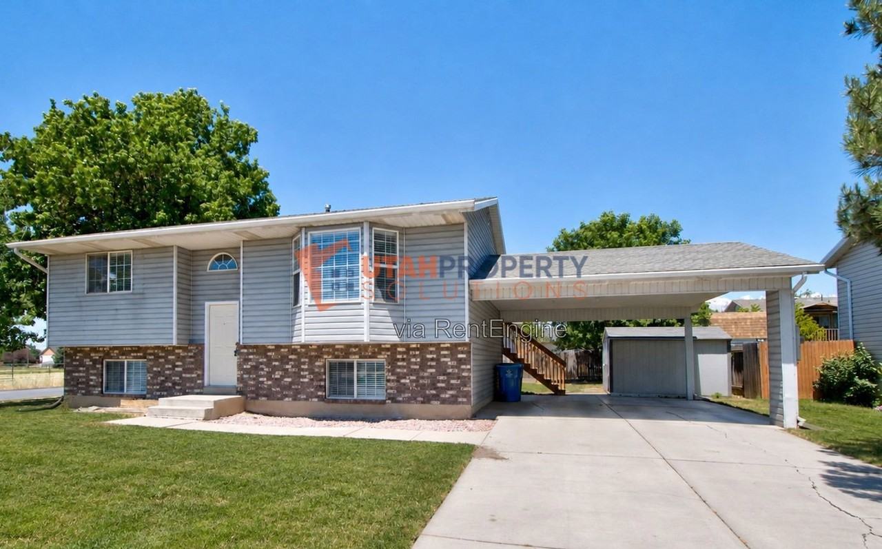 496 W 330 S - Photo 2 of 24