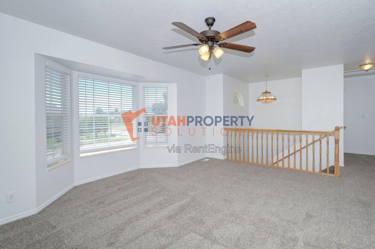 496 W 330 S - Photo 4 of 24