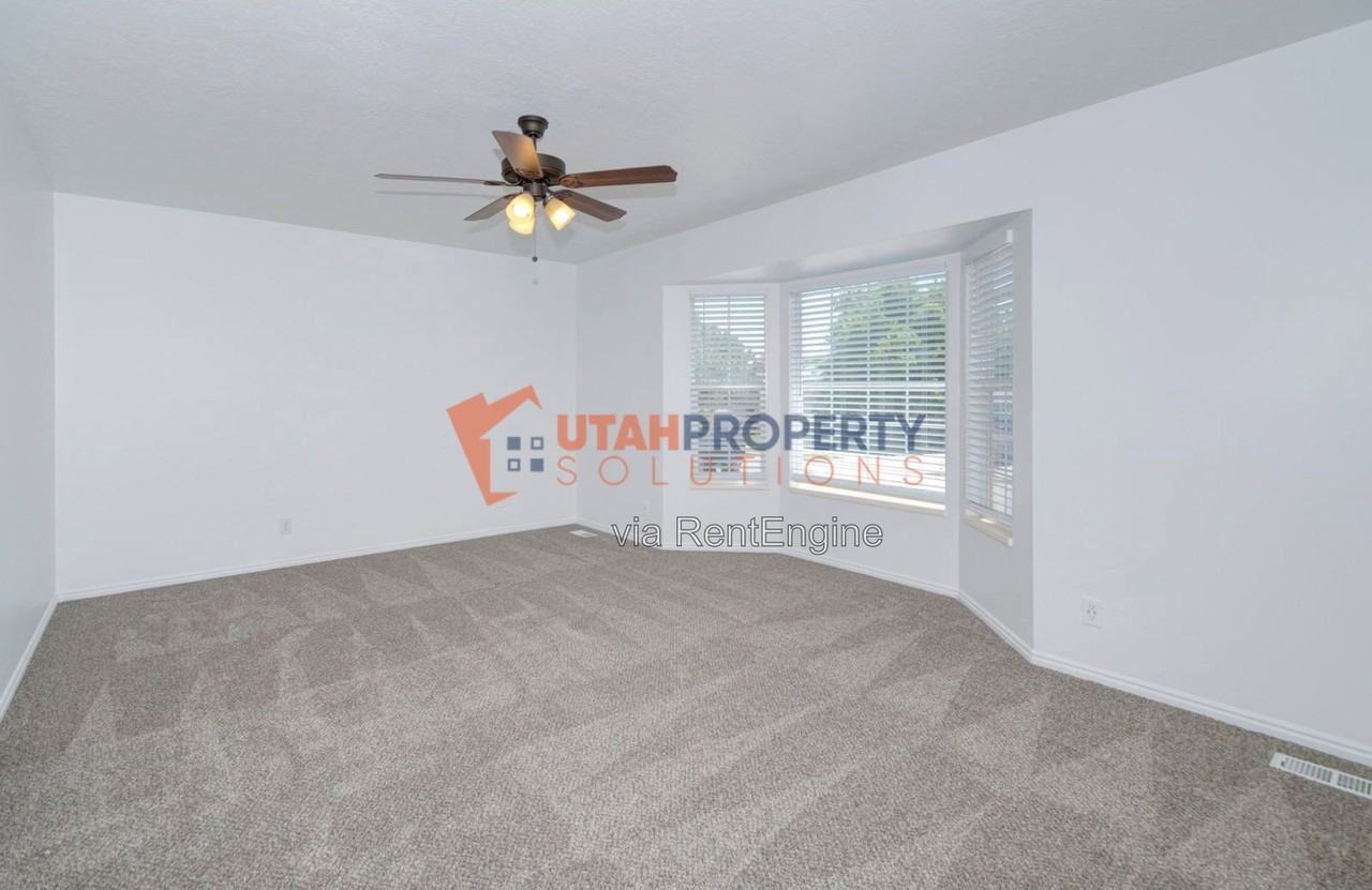 496 W 330 S - Photo 5 of 24