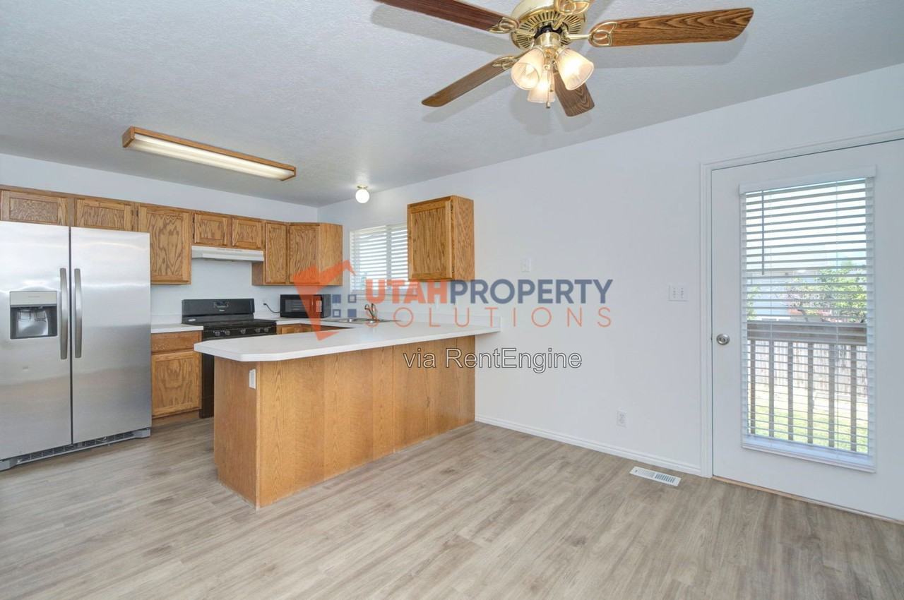 496 W 330 S - Photo 6 of 24