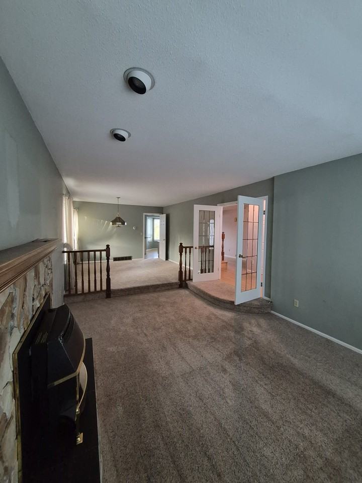2165 Tower Court - Photo 4 of 32