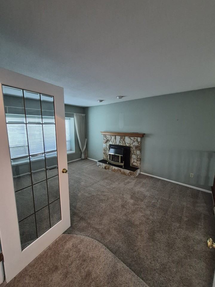 2165 Tower Court - Photo 3 of 32