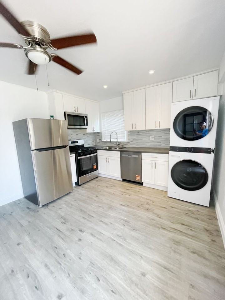 1765 E 42nd St #1A - Photo 2 of 10