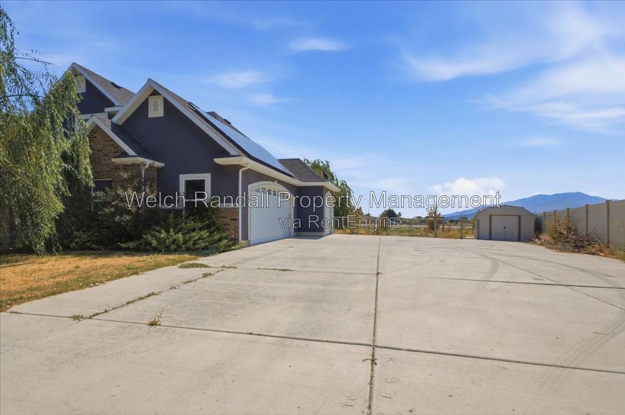 2106 E Sunnyvale Dr - Photo 2 of 38