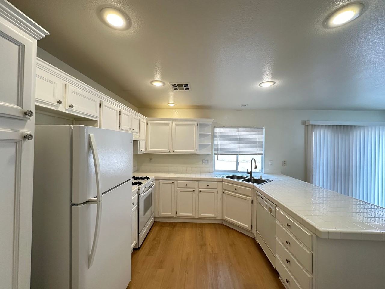 1517 Cross Country St - Photo 7 of 25