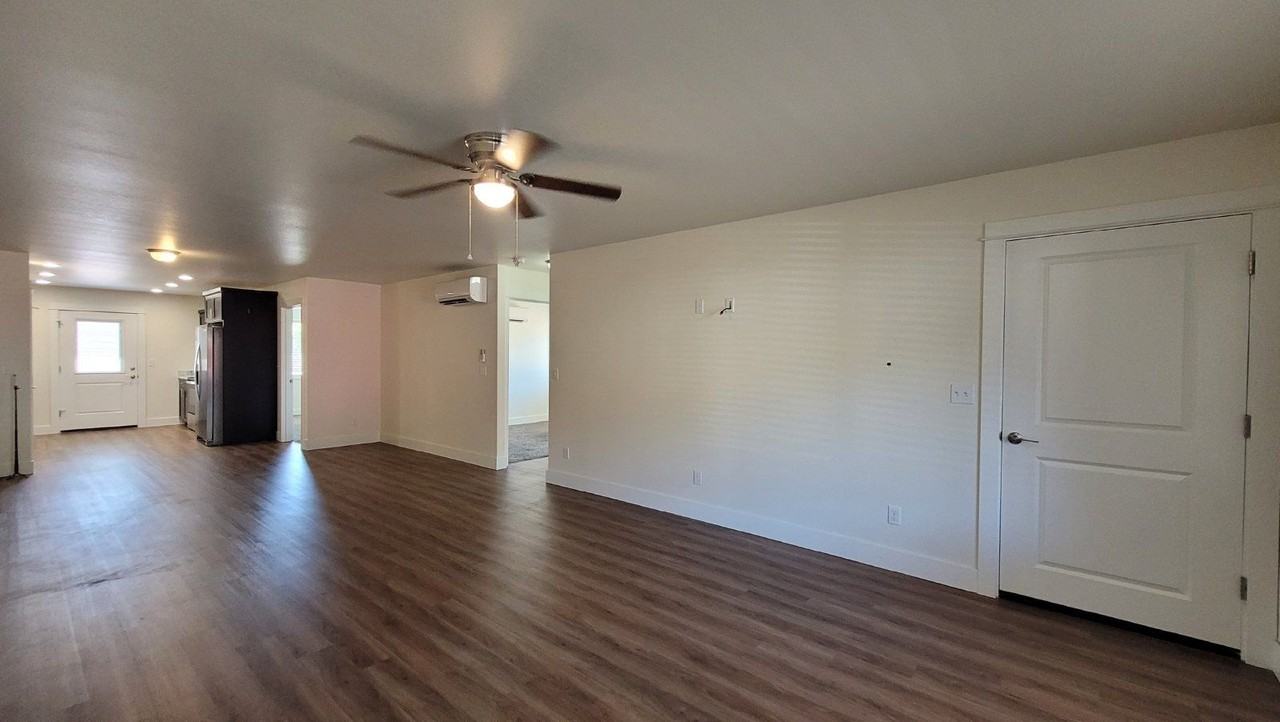 2468 Kerr St - Photo 3 of 14