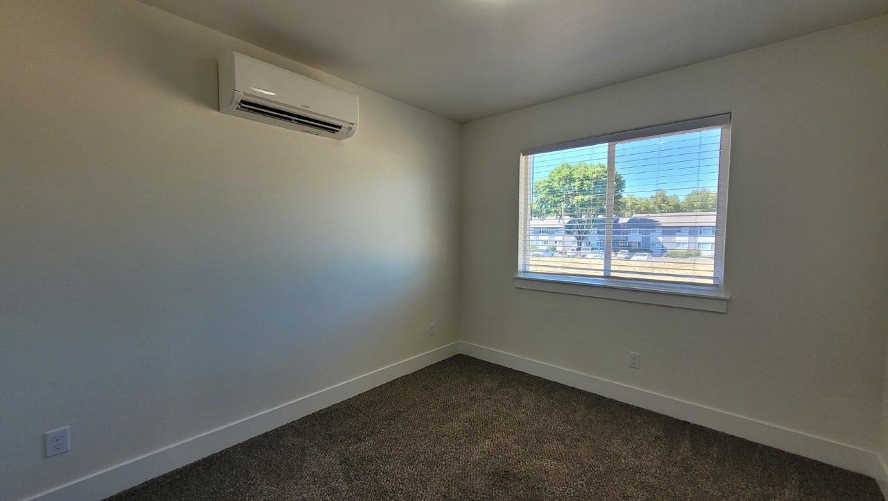 2468 Kerr St - Photo 5 of 14