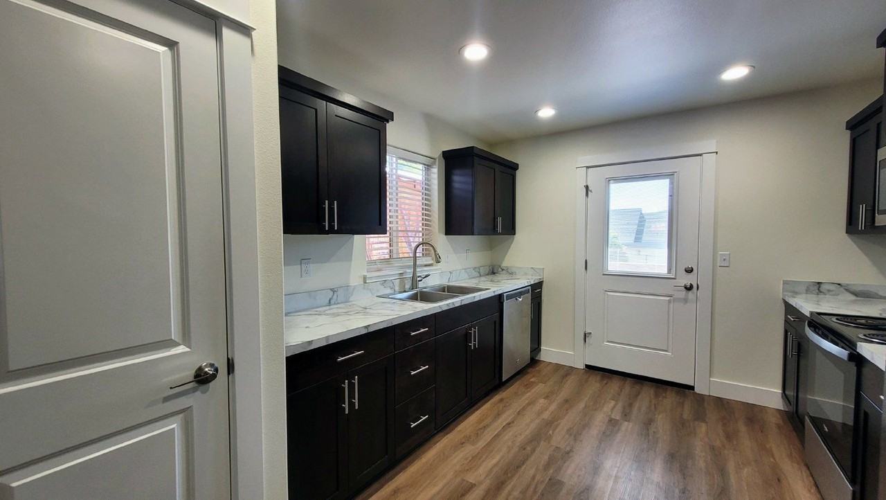 2468 Kerr St - Photo 6 of 14