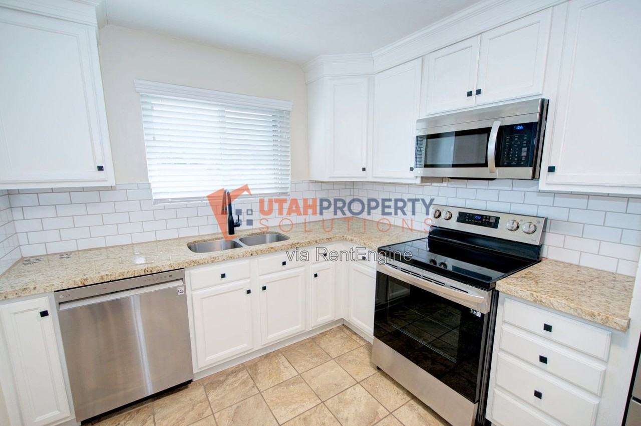 3910 S 1040 E #C - Photo 7 of 14