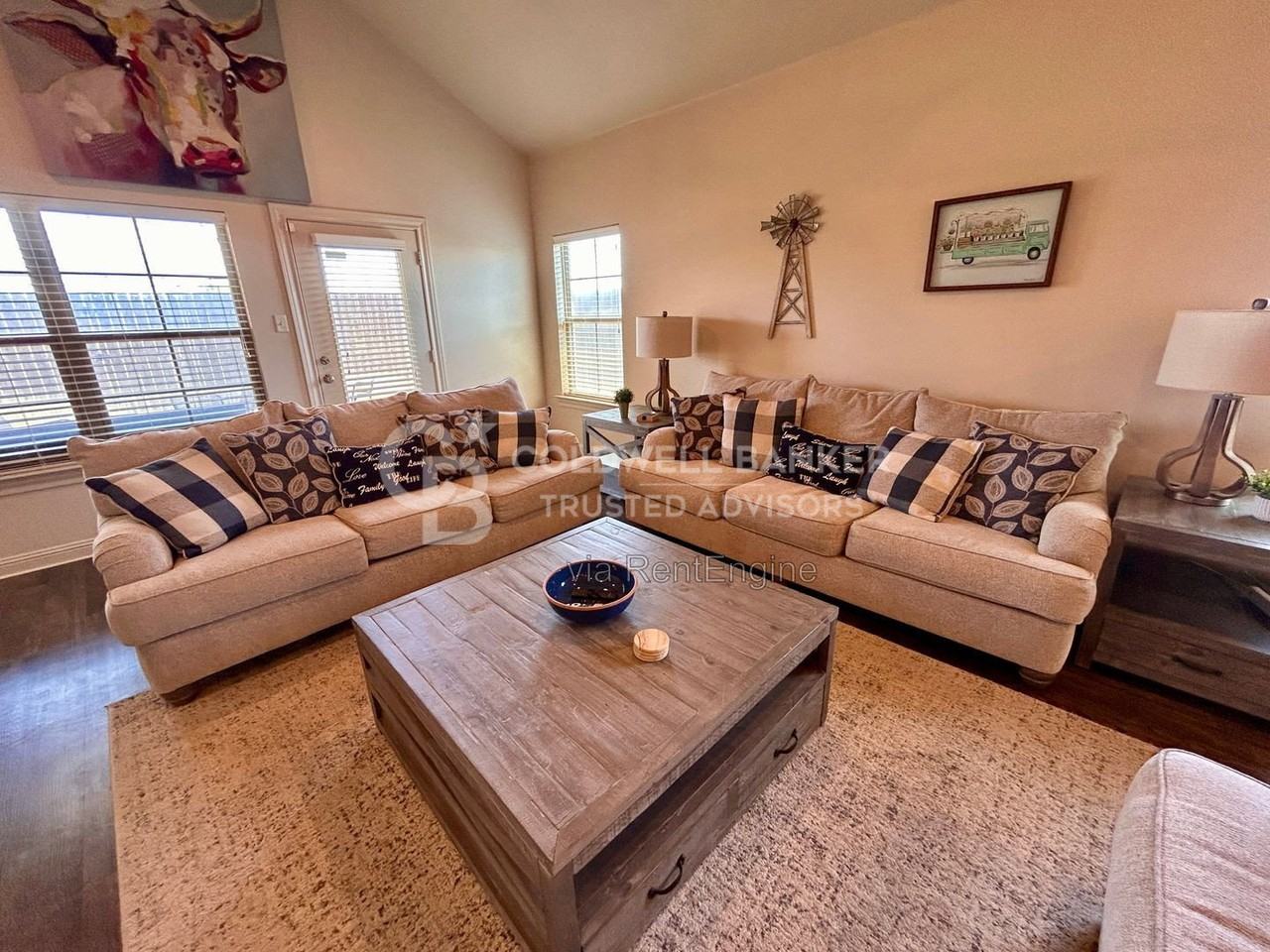 10317 Vernon Dr - Photo 4 of 23