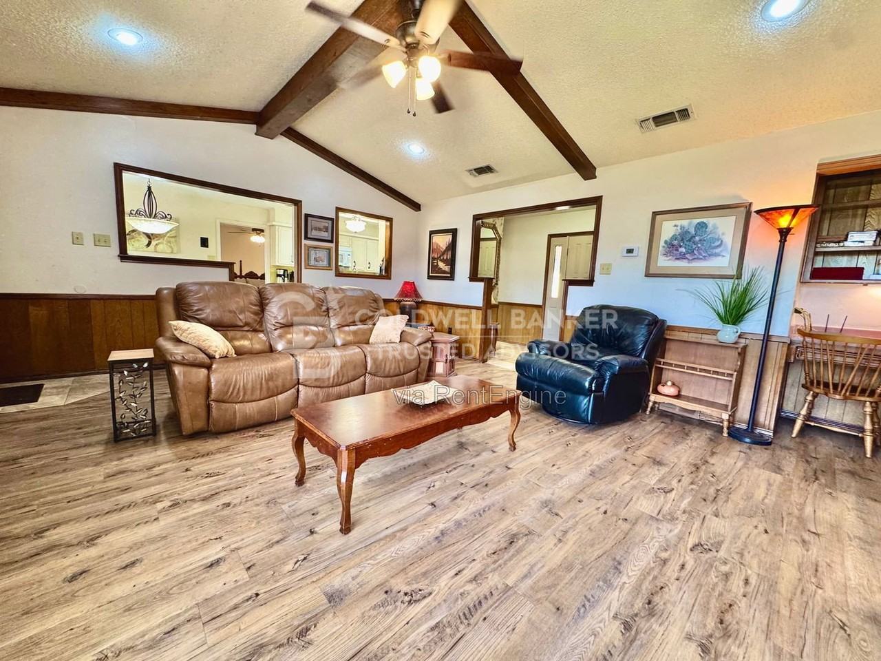 717 8th St - Photo 4 of 38